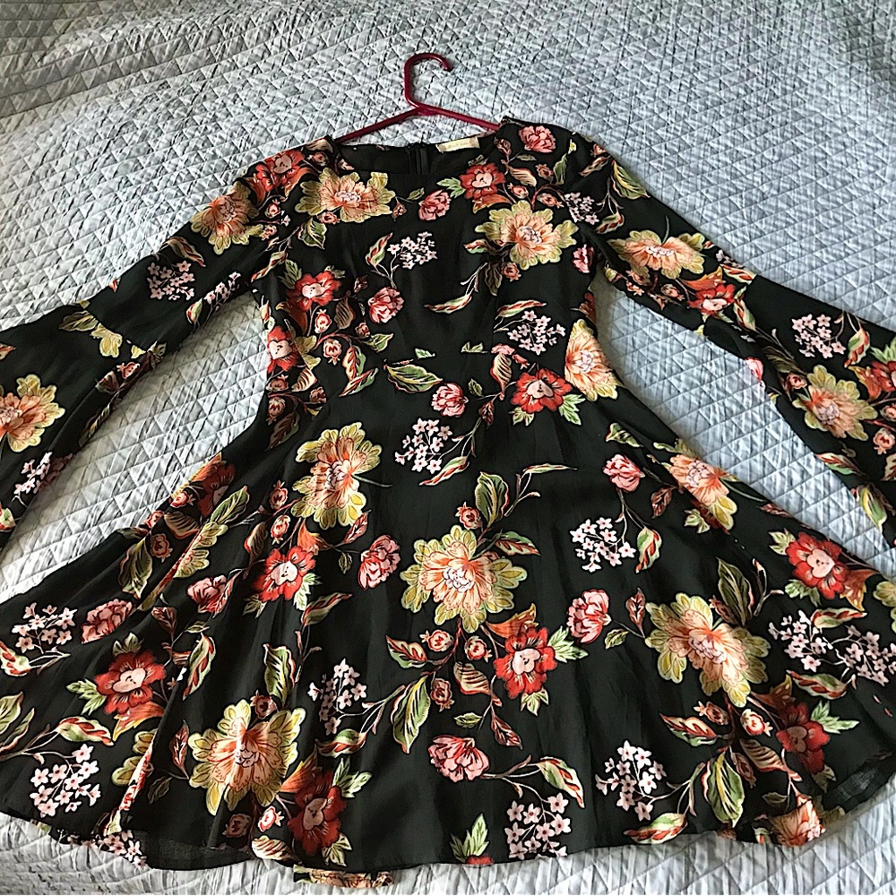 Black mini-dress fully lined vintage by Altar’d State in Size M. Fun,full skirt